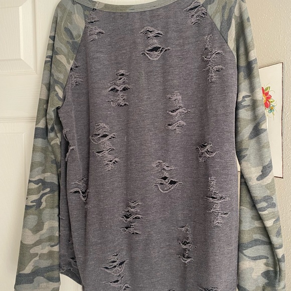 Gray boat neck shirt with camo sleeves.  Thread bare look on front/back. - Picture 2 of 2